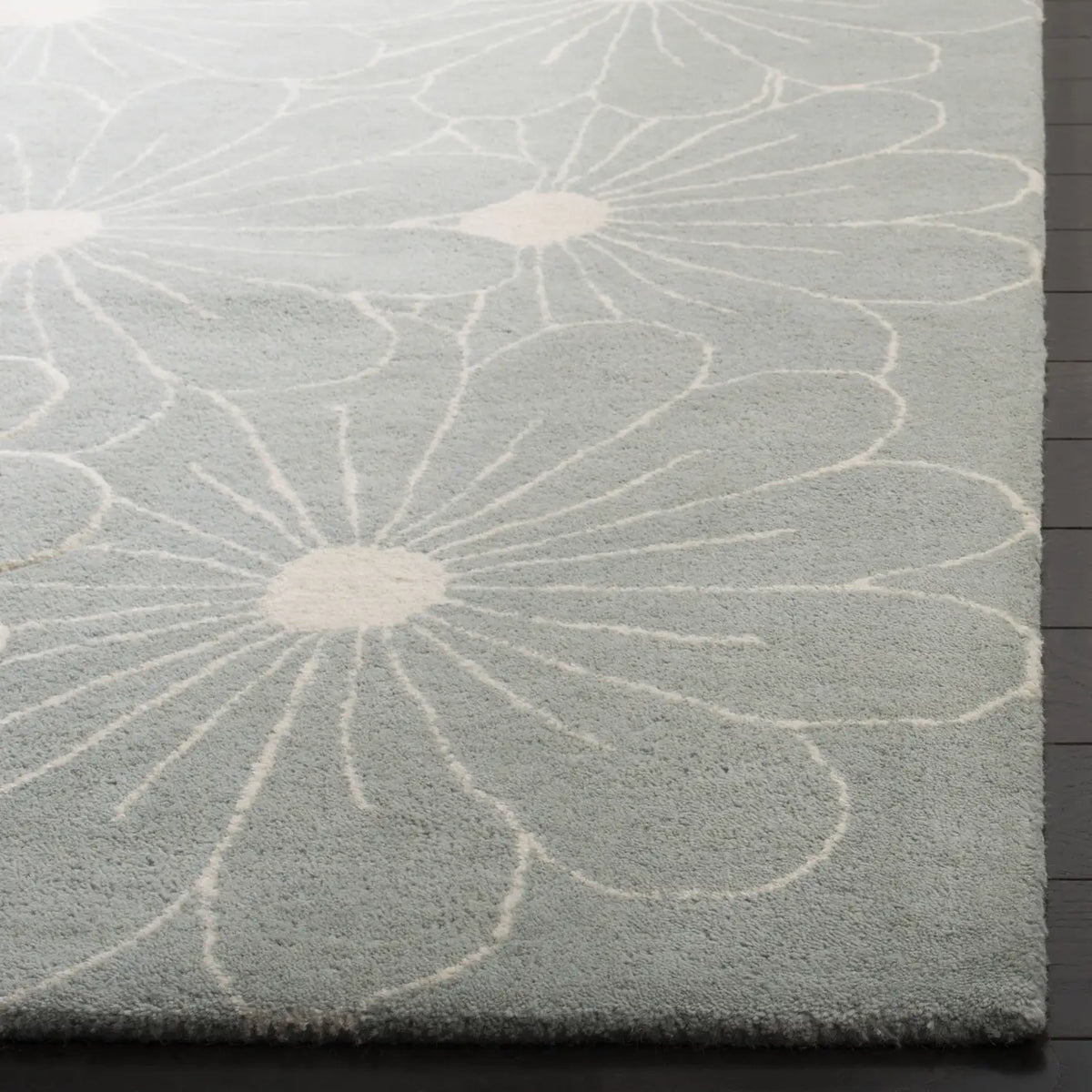 Safavieh Soho 3'-6" x 5'-6" Rug in Blue / Ivory