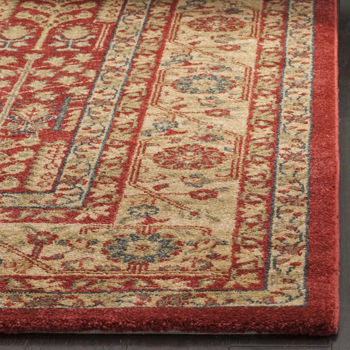 Safavieh Mahal 5'-1" x 7'-7" Rug in Red / Natural