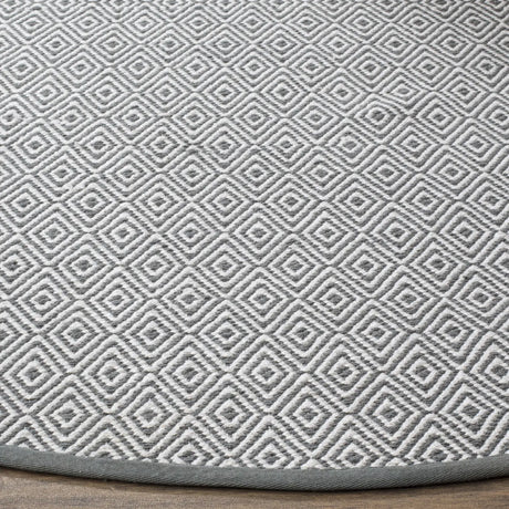 Safavieh Montauk 6'-0" x 6'-0" Rug in Ivory / Grey