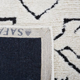 Safavieh Casablanca 4'-0" x 6'-0" Rug in Ivory / Black