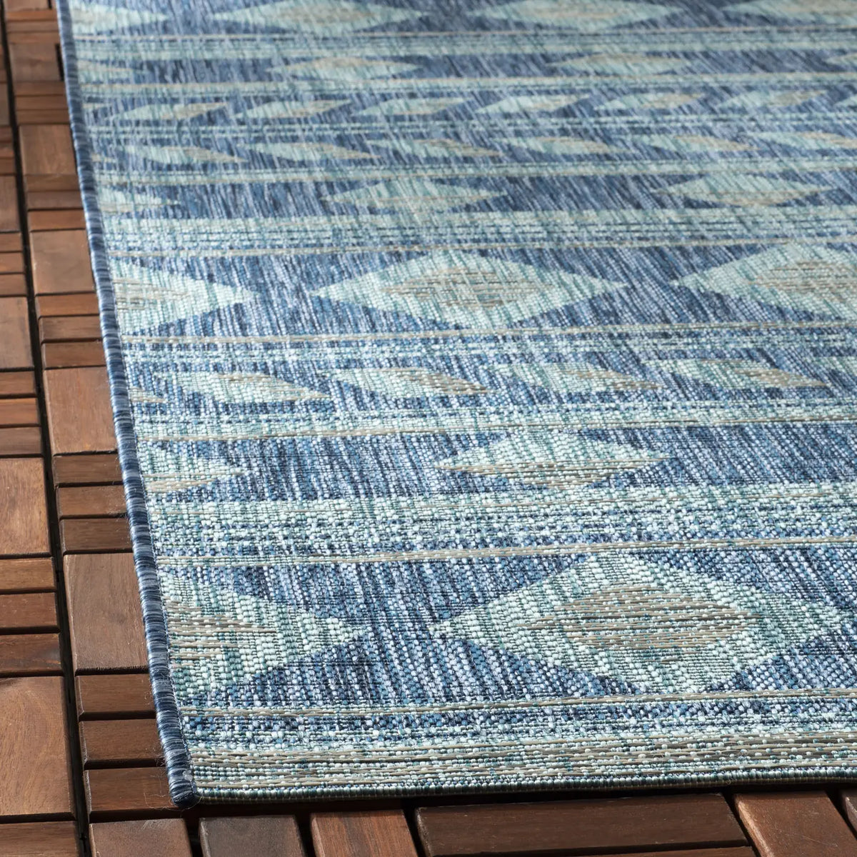 Safavieh Courtyard 4'-0" x 5'-7" Rug in Navy / Aqua