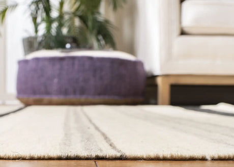 Safavieh Dhurries 5'-0" x 8'-0" Rug in Natural / Grey