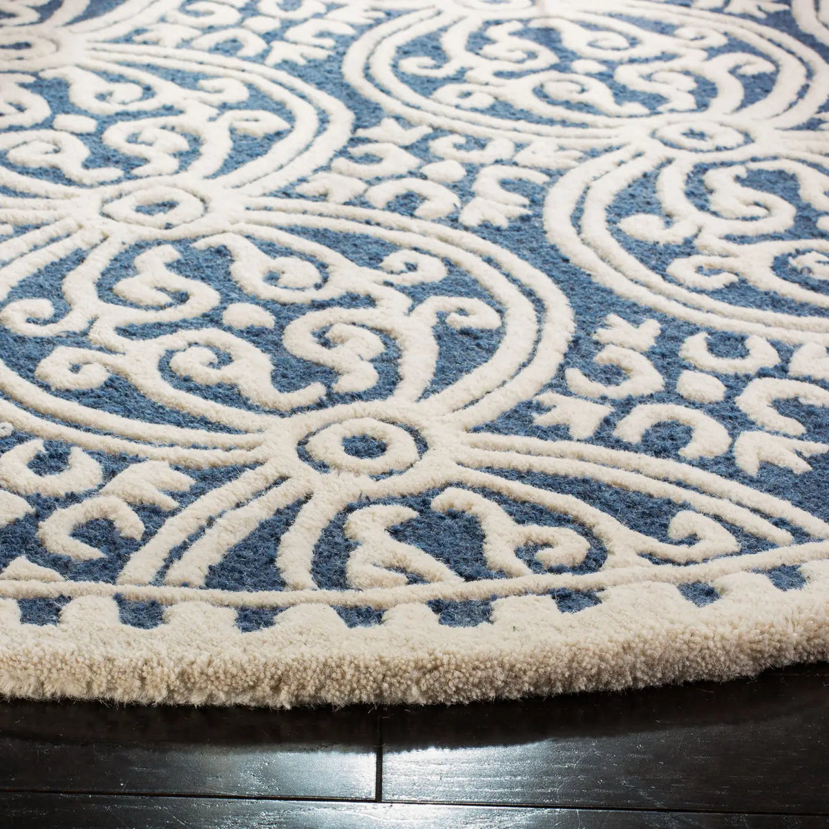 Safavieh Cambridge 6'-0" x 6'-0" Rug in Navy Blue / Ivory