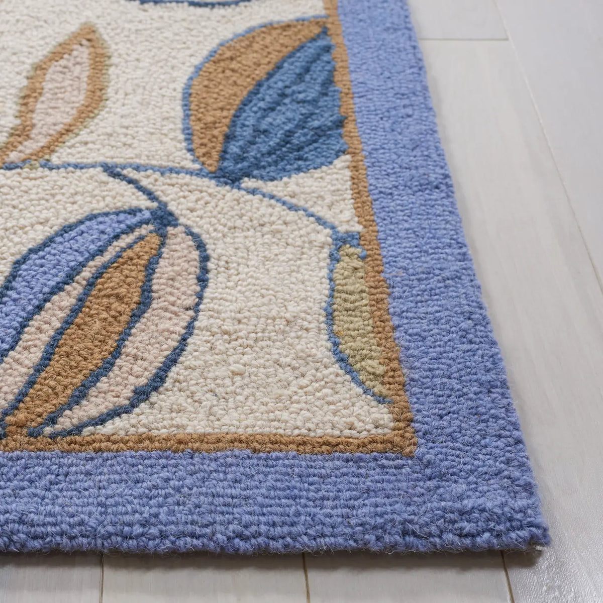 Safavieh Chelsea 3'-9" x 5'-9" Rug in Ivory / Blue