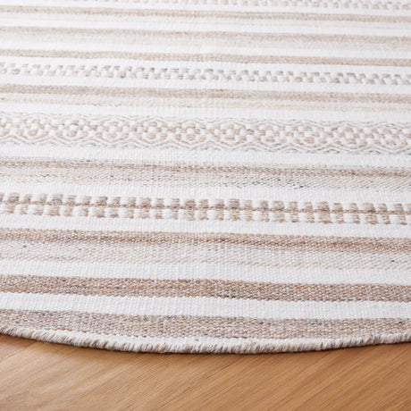 Safavieh Kilim 6'-0" x 6'-0" Rug in Ivory / Light Brown