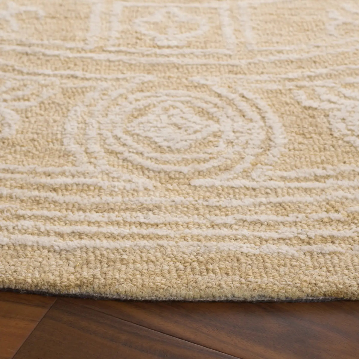 Safavieh Ebony 6'-0" x 6'-0" Rug in Ivory / Gold