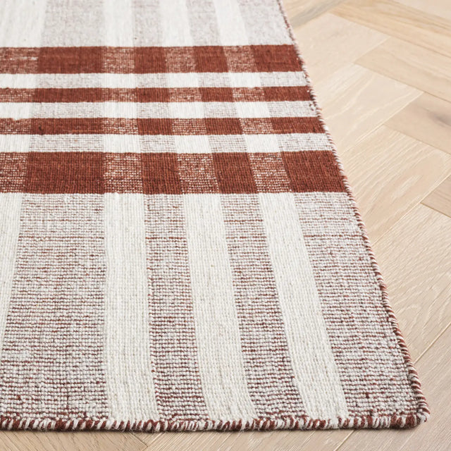 Safavieh Striped Kilim 4'-0" x 6'-0" Rug in Rust / Ivory