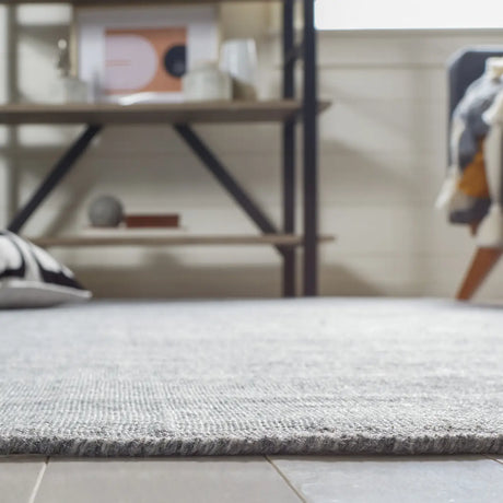 Safavieh Kilim 4'-0" x 6'-0" Rug in Grey / Ivory