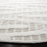 Safavieh Manhattan 6'-0" x 6'-0" Rug in Beige / Ivory