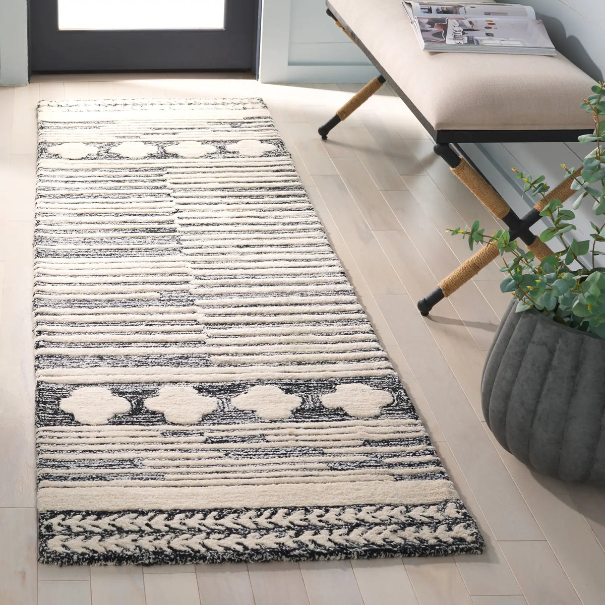 Safavieh Abstract 2'-3" x 8'-0" Rug in Black / Ivory