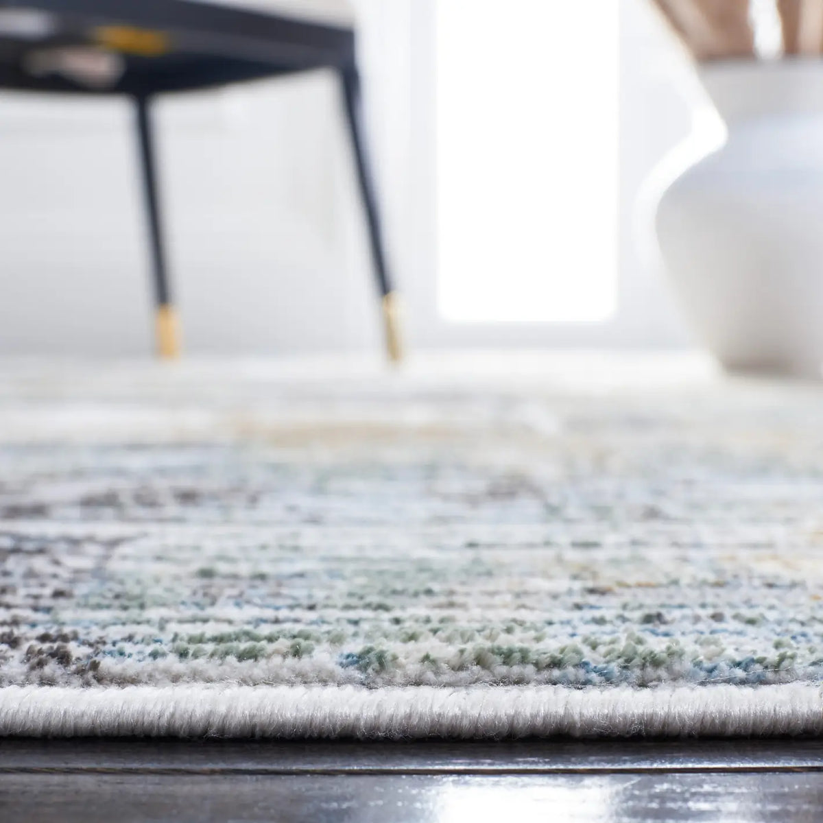 Safavieh Bel Air 4'-5" x 6'-5" Rug in Dark Grey / Gold