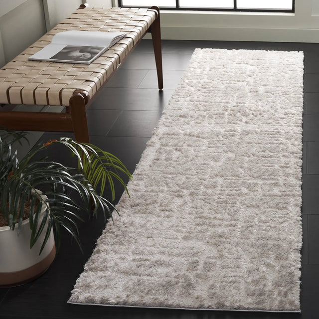 Safavieh Seattle Shag 900 2'-3" x 8'-0" Rug in Light Grey / Grey