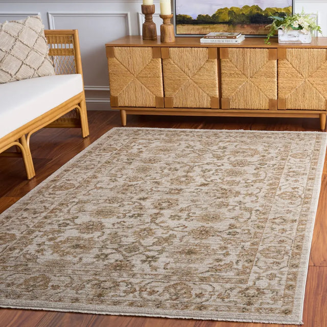Safavieh Hazel 500 5'-3" x 7'-6" Rug in Ivory / Beige