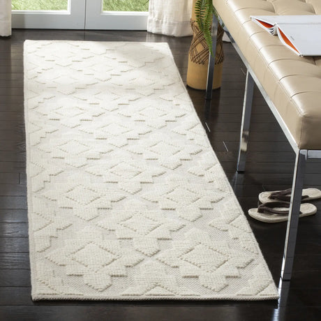 Safavieh Vermont 2'-3" x 8'-0" Rug in Ivory