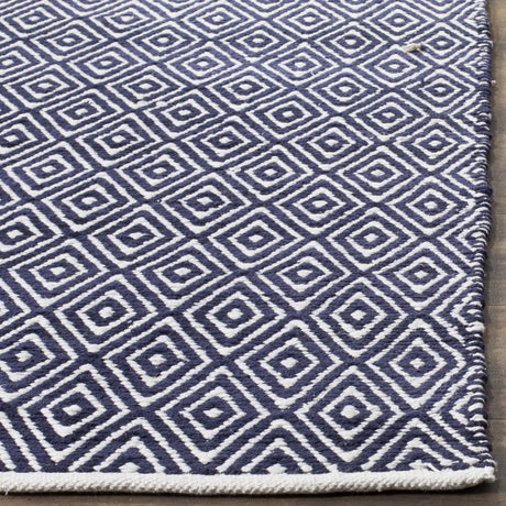Safavieh Boston 4'-0" x 6'-0" Rug in Navy