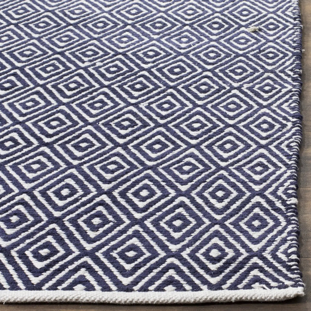 Safavieh Boston 4'-0" x 6'-0" Rug in Navy