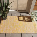 Safavieh Courtyard 2'-0" x 3'-7" Rug in Beige / Gold