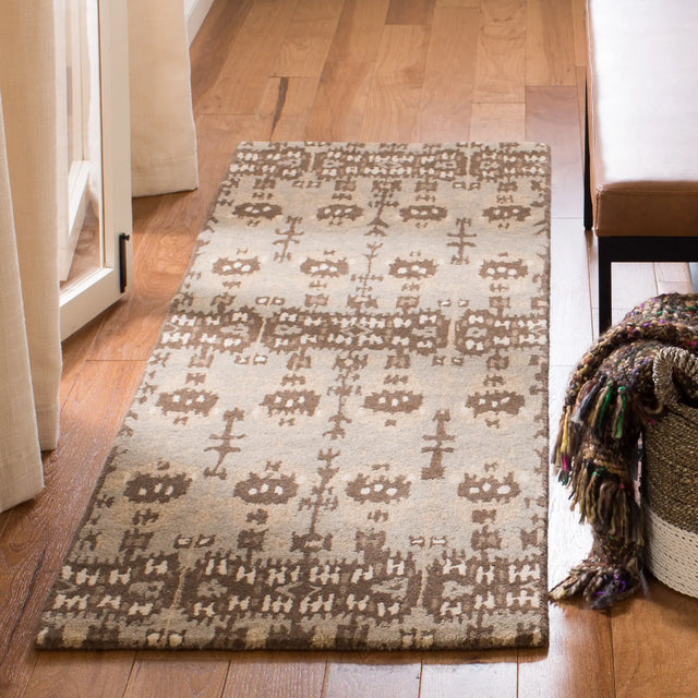Safavieh Wyndham 2'-3" x 11'-0" Rug in Natural / Multi
