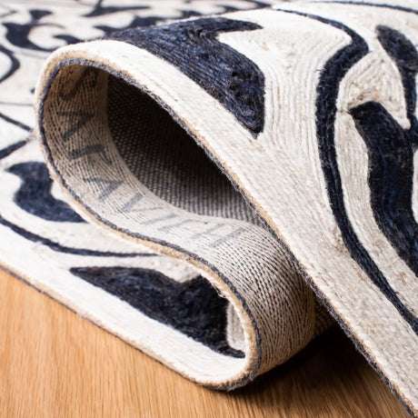Safavieh Sahara 4'-0" x 6'-0" Rug in Navy / Ivory
