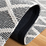 Safavieh Marbella 4'-0" x 6'-0" Rug in Ivory / Black