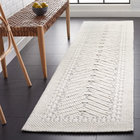 Safavieh Marbella 2'-3" x 9'-0" Rug in Ivory / Green