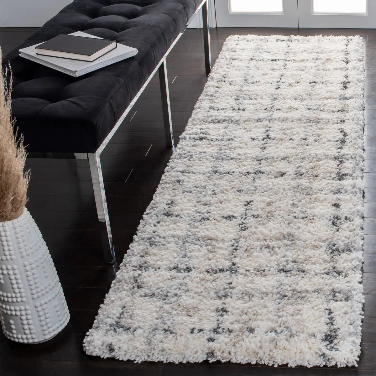 Safavieh Fontana Shag  800 2'-3" x 10'-0" Rug in Grey / Ivory
