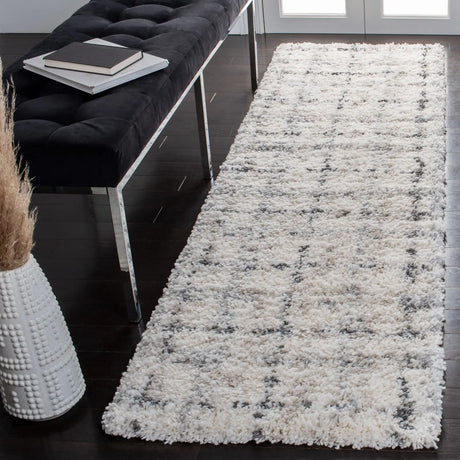 Safavieh Fontana Shag  800 2'-3" x 10'-0" Rug in Grey / Ivory