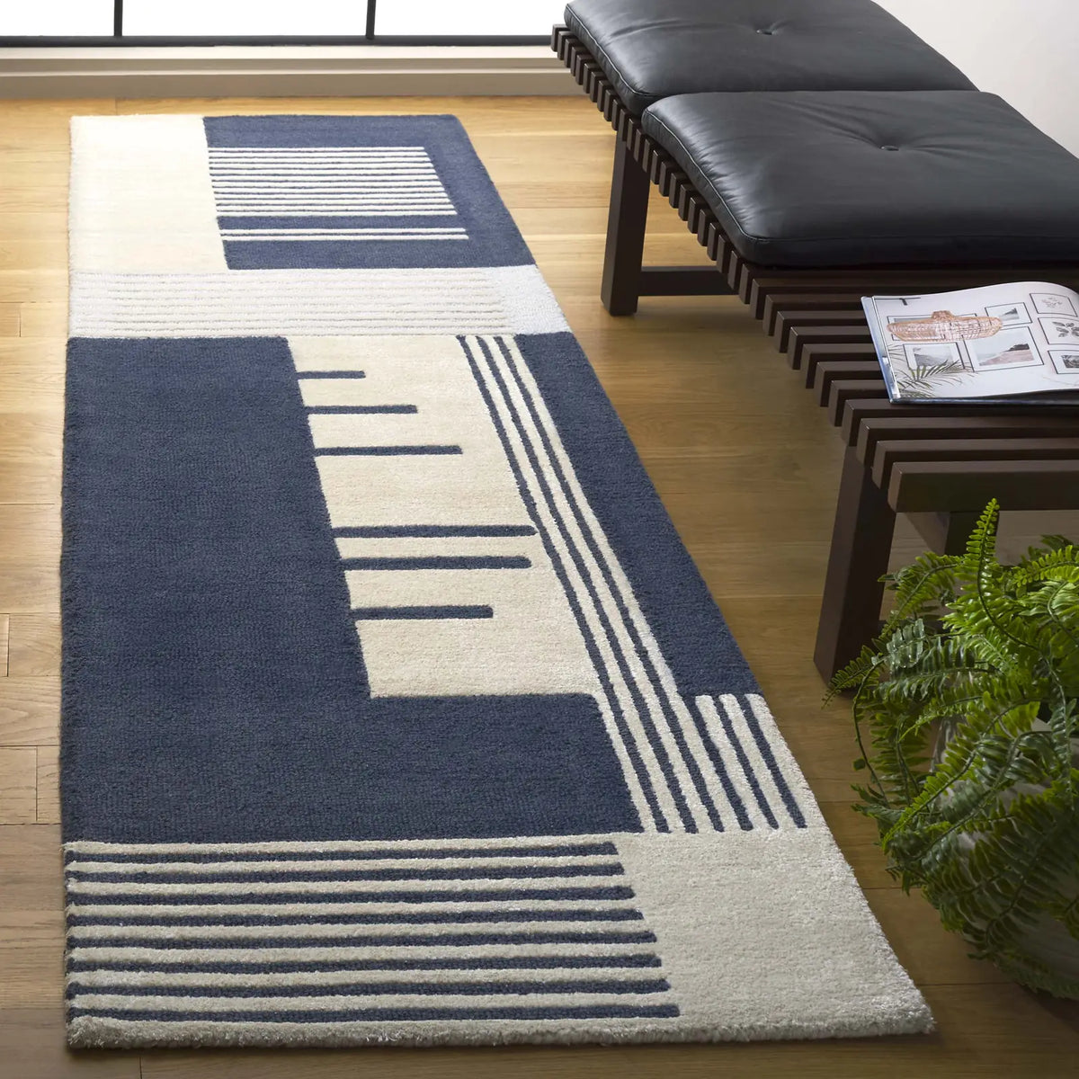 Safavieh Rodeo Drive 2'-3" x 8'-0" Rug in Navy / Ivory