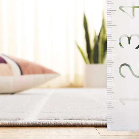 Safavieh Stella 4'-0" x 6'-0" Rug in Ivory