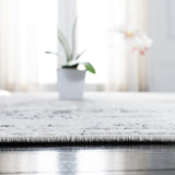 Safavieh Amelia 700 4'-0" x 6'-0" Rug in Ivory / Grey