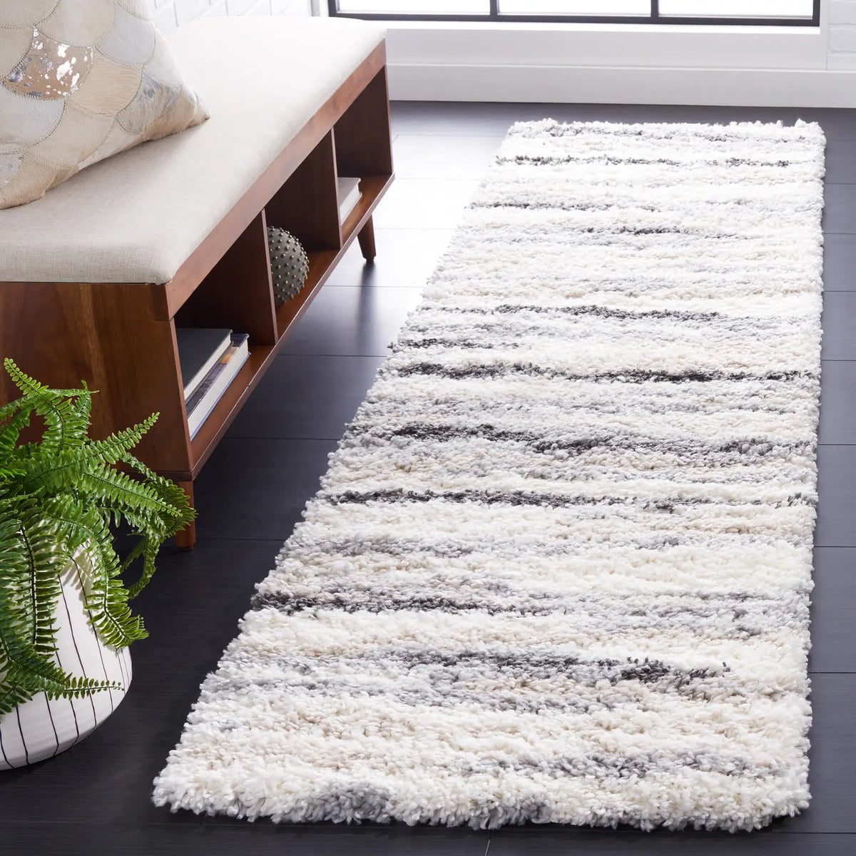 Safavieh Fontana Shag  800 2'-3" x 8'-0" Rug in Ivory / Grey