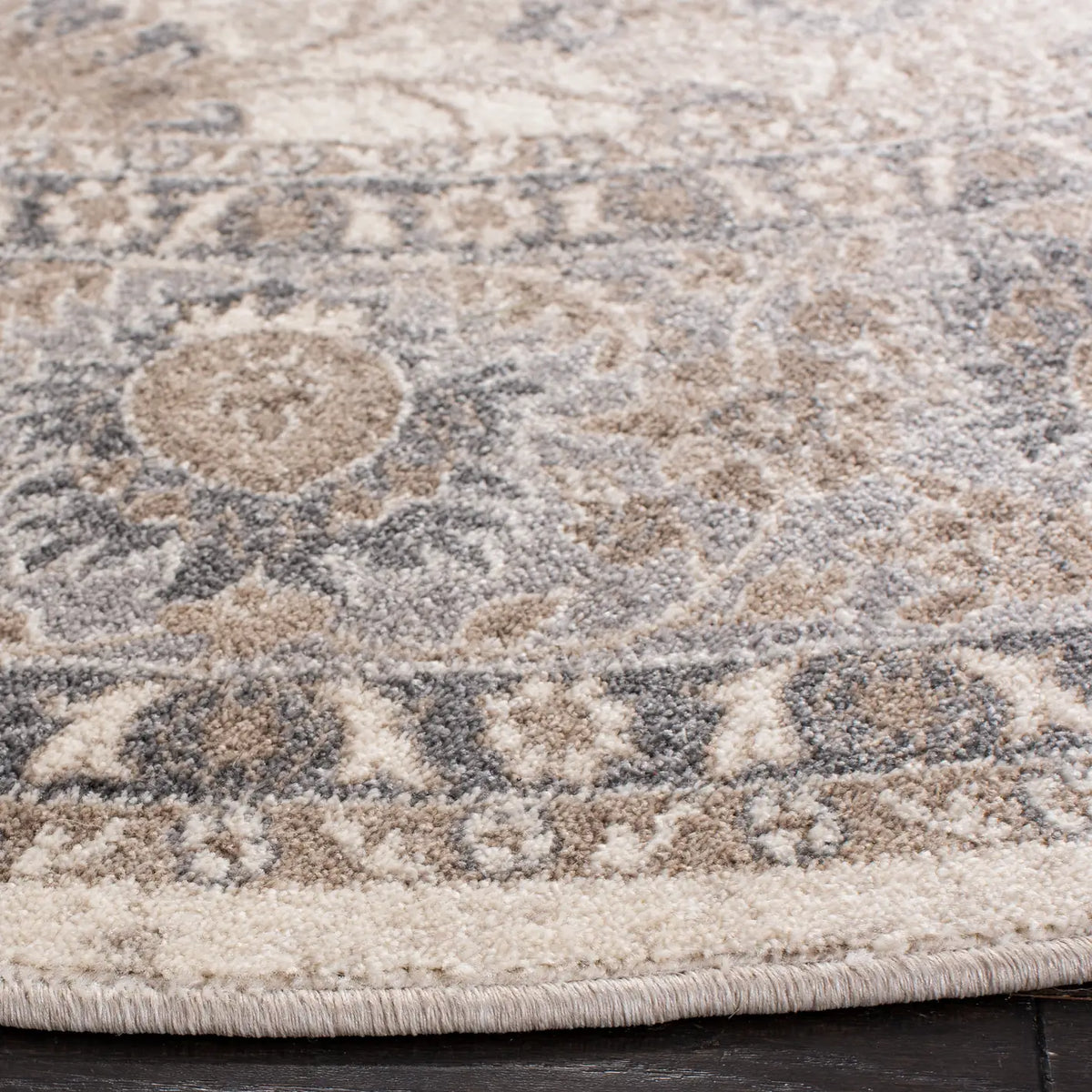 Safavieh Sofia 6'-7" x 6'-7" Rug in Ivory / Grey