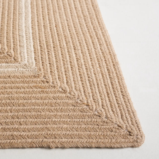 Safavieh Braided 800 4'-0" x 6'-0" Rug in Natural / Ivory