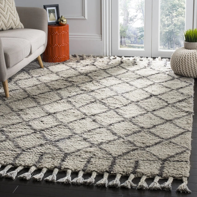 Safavieh Casablanca 6'-0" x 9'-0" Rug in Grey / Dark Grey