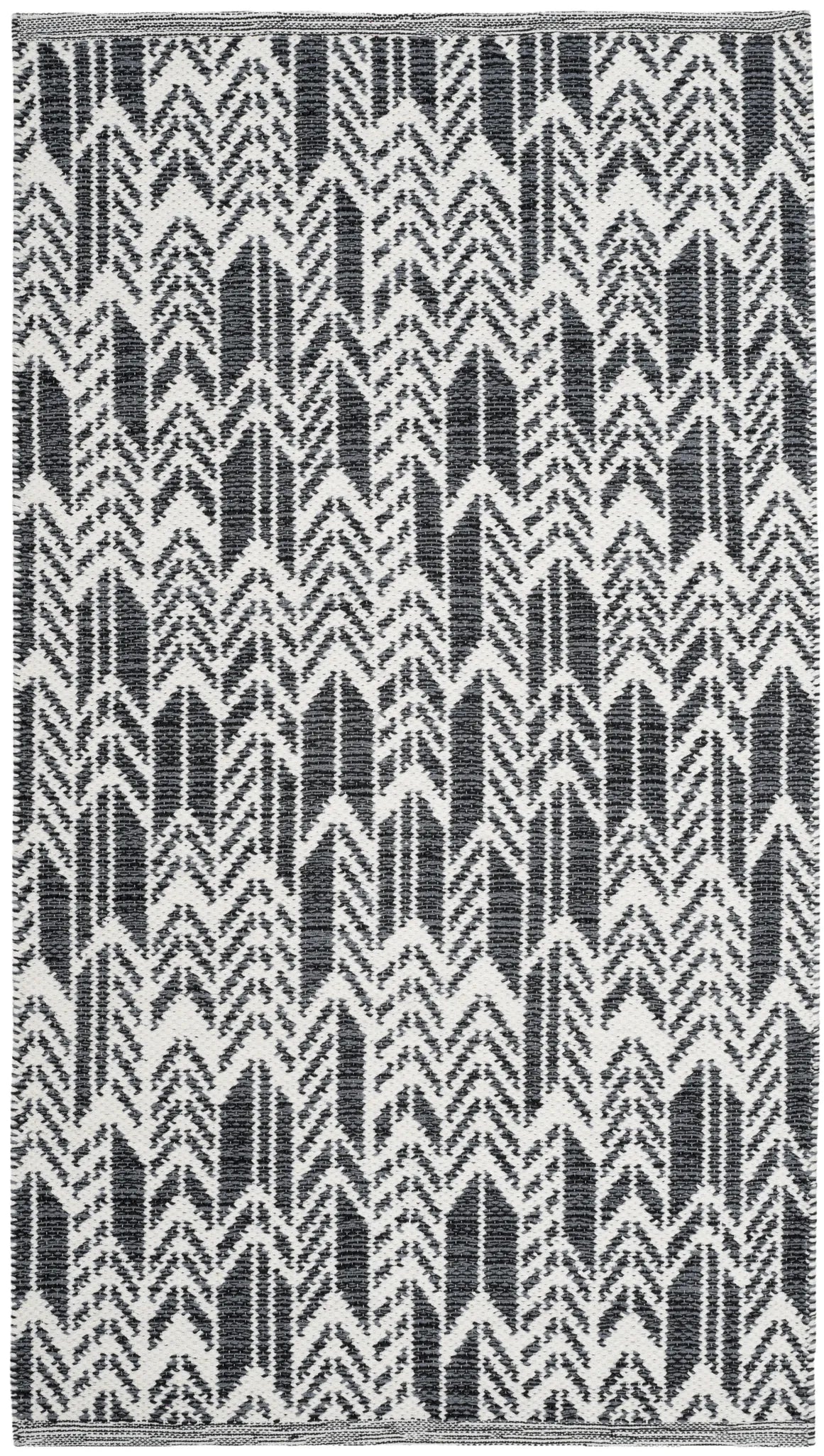 Safavieh Montauk 2'-3" x 3'-9" Rug in Black / Ivory