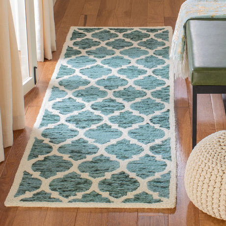 Safavieh Himalaya 2'-3" x 8'-0" Rug in Turquoise / Ivory