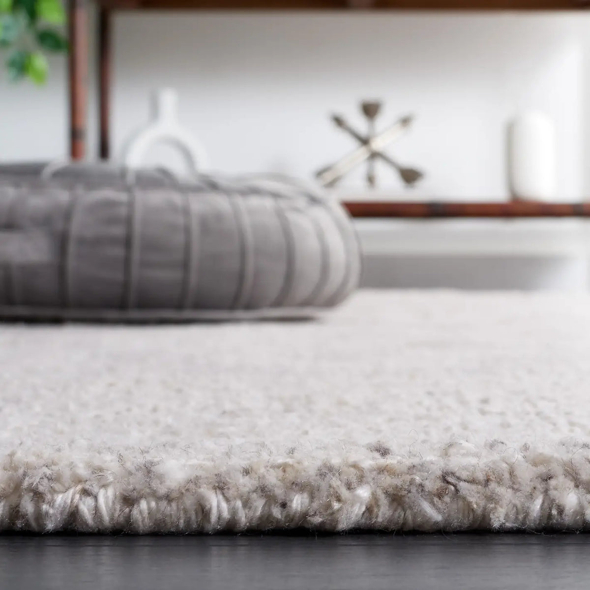 Safavieh Abstract 4'-0" x 6'-0" Rug in Ivory / Grey
