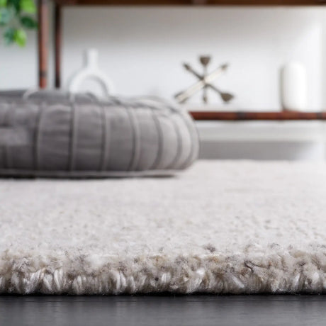 Safavieh Abstract 4'-0" x 6'-0" Rug in Ivory / Grey
