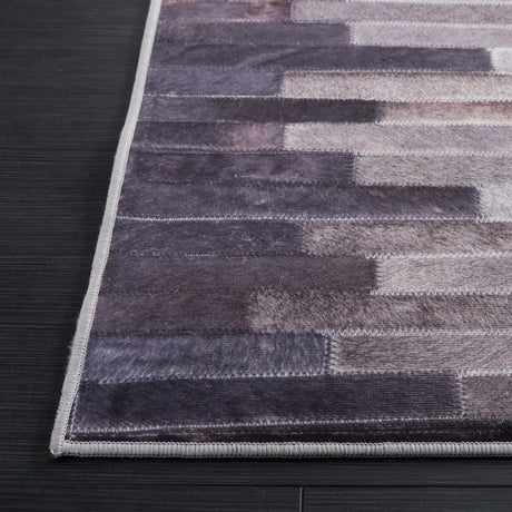 Safavieh Faux Hide 4'-0" x 6'-0" Rug in Ivory / Grey