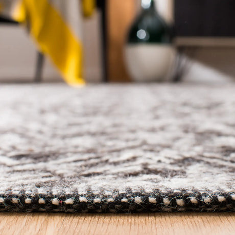 Safavieh Kilim 5'-0" x 8'-0" Rug in Brown / Charcoal