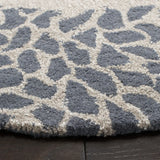 Safavieh Soho 6'-0" x 6'-0" Rug in Silver / Grey