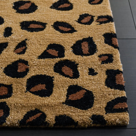 Safavieh Soho 5'-0" x 8'-0" Rug in Gold / Black