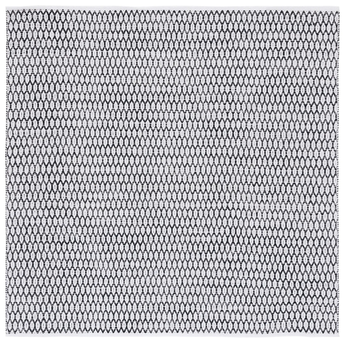 Safavieh Montauk 6'-0" x 6'-0" Rug in Black / Ivory
