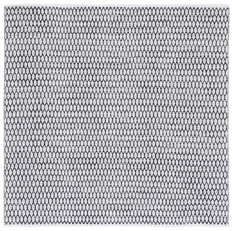 Safavieh Montauk 6'-0" x 6'-0" Rug in Black / Ivory
