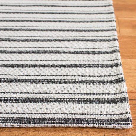 Safavieh Martha Stewart 4'-0" x 6'-0" Rug in Charcoal / Grey