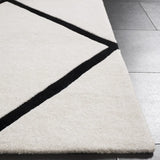 Safavieh Chatham 6'-0" x 9'-0" Rug in Ivory / Black