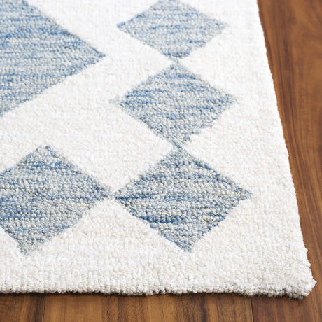 Safavieh Ebony 4'-0" x 6'-0" Rug in Blue / Ivory