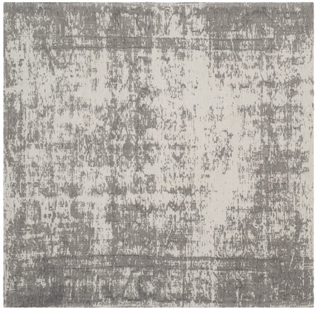 Safavieh Classic Vintage 6'-0" x 6'-0" Rug in Silver / Ivory