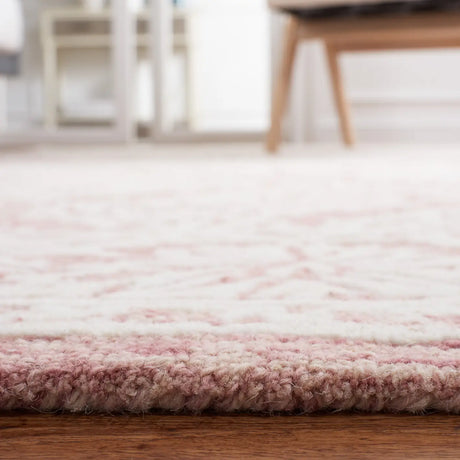Safavieh Metro 4'-0" x 6'-0" Rug in Pink / Ivory