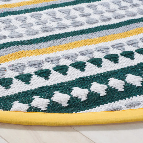Safavieh Montauk 6'-0" x 6'-0" Rug in Yellow / Ivory